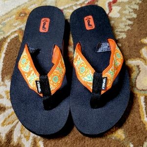 LIMITED EDITION TEVA NEW SZ. 8 ORANGE FLORAL